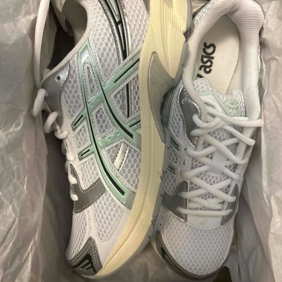 Asics Shoes - ASICS White & Mint Mesh Running Sneakers – Women’s Size 9 – Excellent Condition